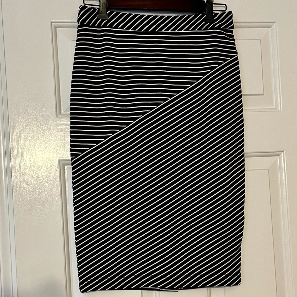 NWT Banana Republic Knit Pencil Skirt, Size 4, Navy & White Stripe
